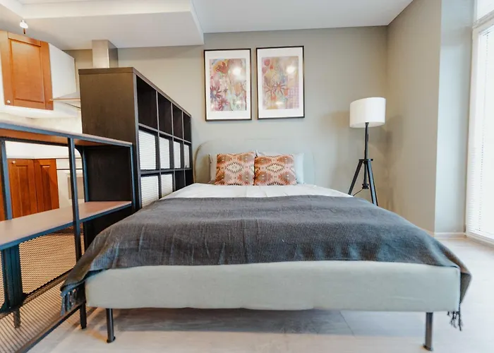 New Modern Studio Apartment Next To The City Centre